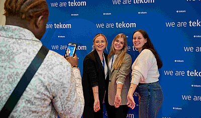 Women with tekom-Tattoos